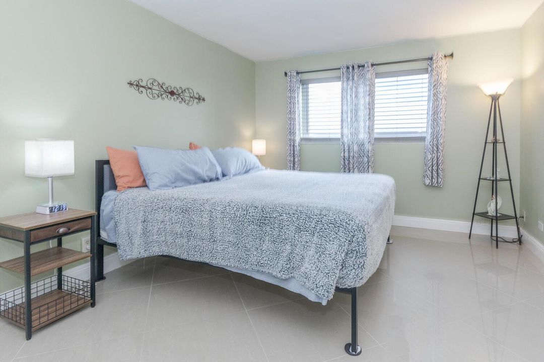 711 Lori Dr 408 Palm Springs-large-016-0