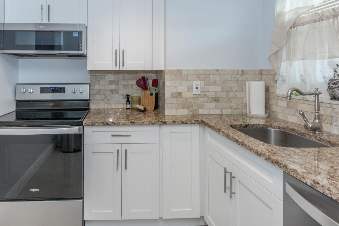 711 Lori Dr 408 Palm Springs-large-009-0