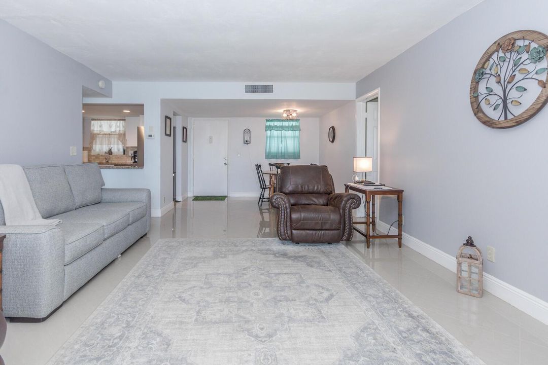 711 Lori Dr 408 Palm Springs-large-013-0