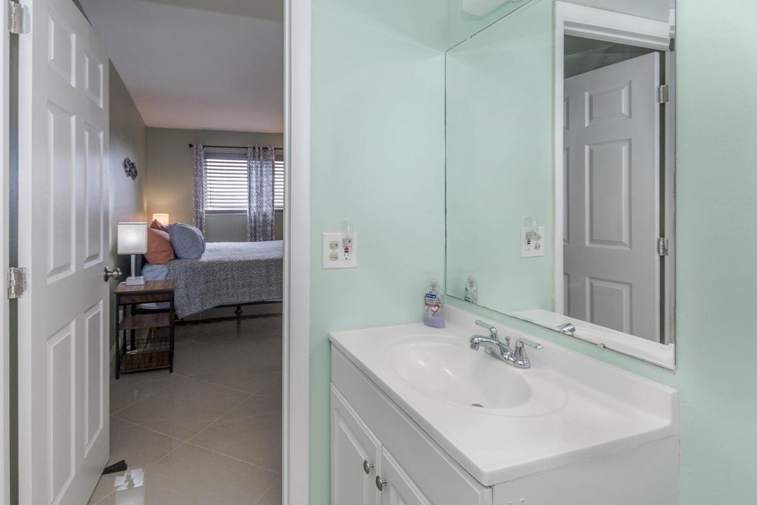 711 Lori Dr 408 Palm Springs-large-018-0