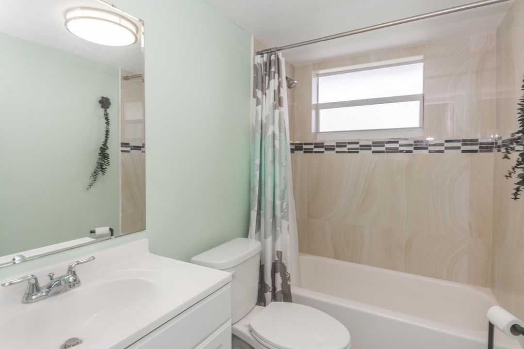 711 Lori Dr 408 Palm Springs-large-017-0