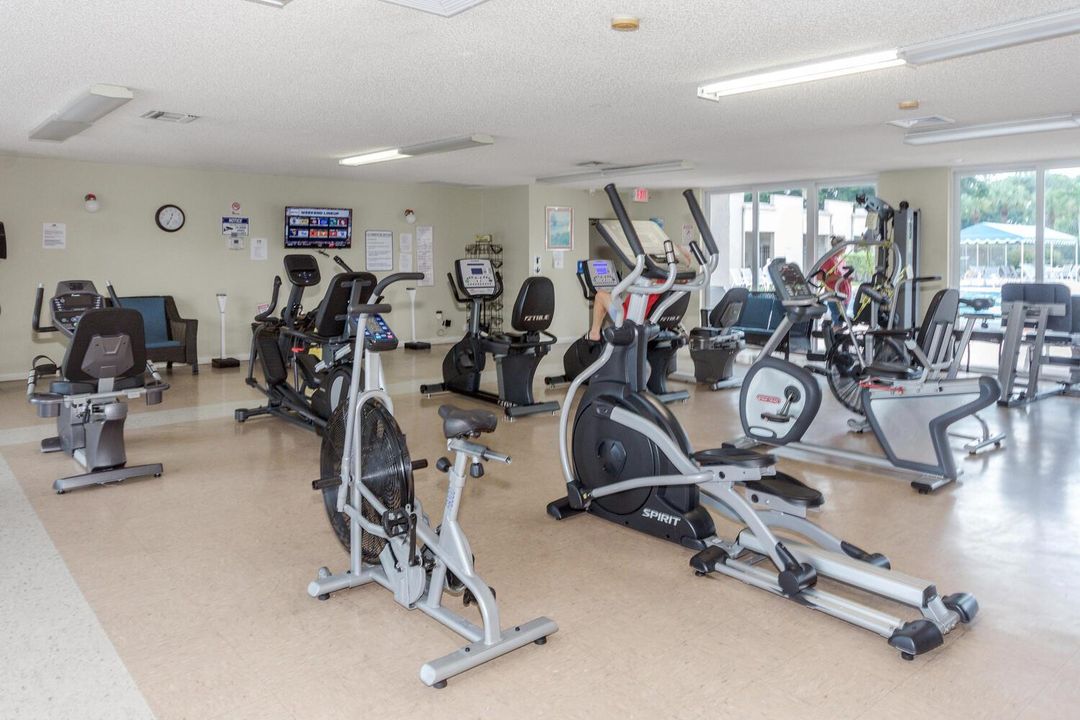 711 Lori Dr 408 Palm Springs-large-038-0