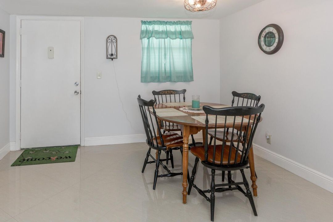 711 Lori Dr 408 Palm Springs-large-005-0