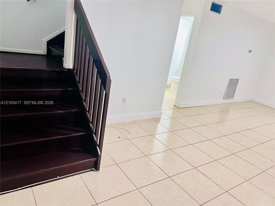В аренду: $2,850 (3 спален, 1 ванн, 1351 Квадратных фут)