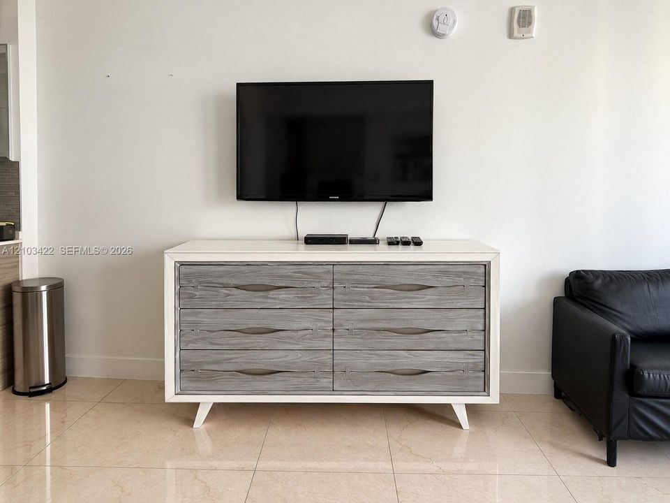 For Rent: $2,499 (0 beds, 1 baths, 362 Square Feet)