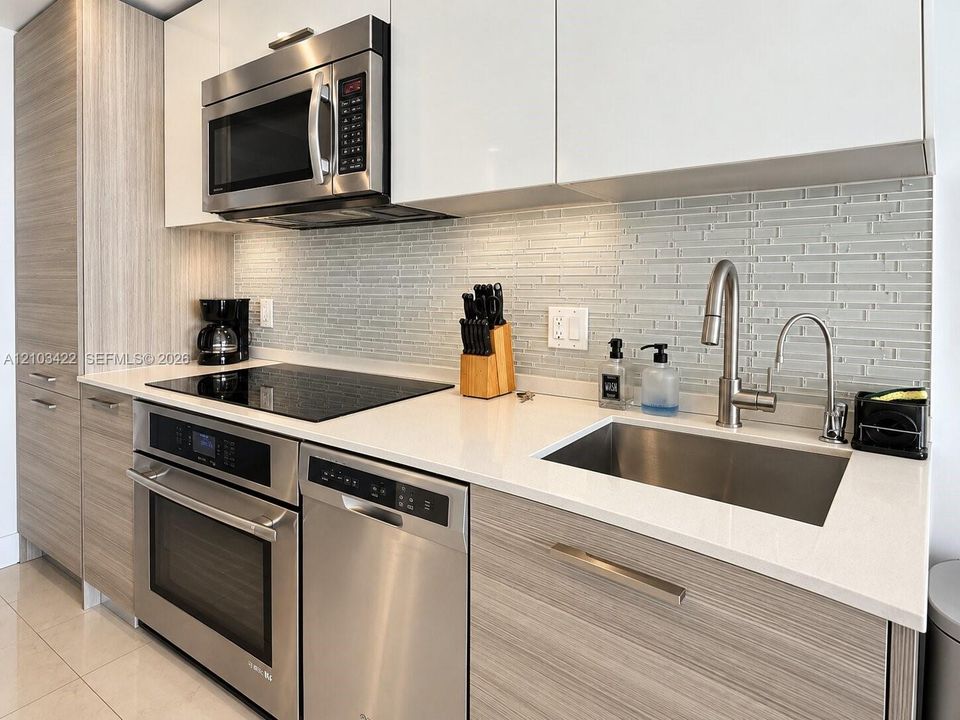 For Rent: $2,499 (0 beds, 1 baths, 362 Square Feet)