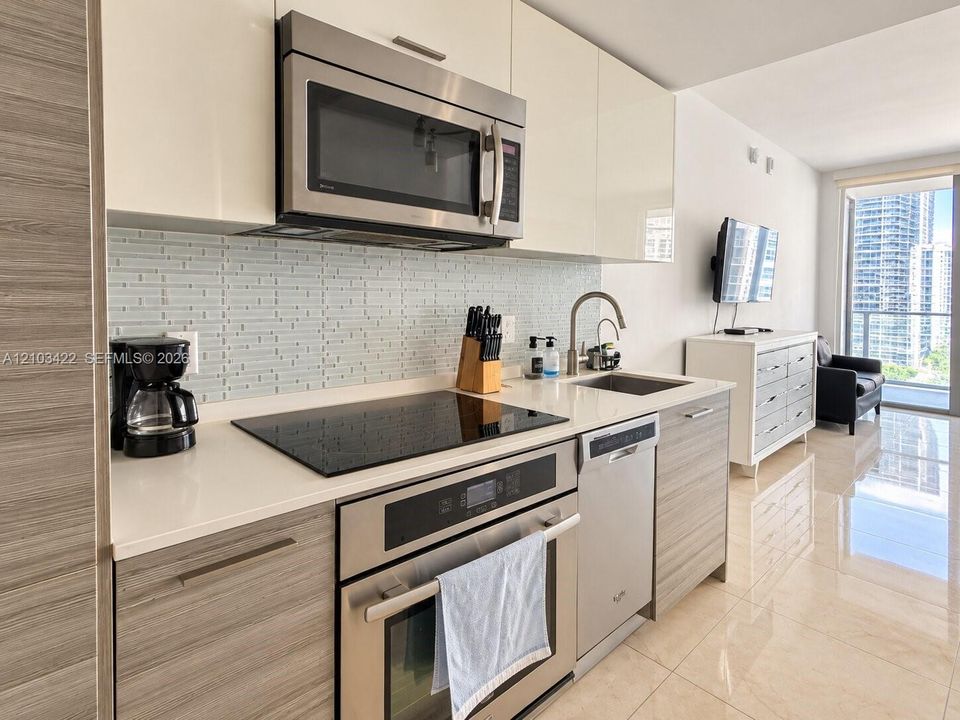 For Rent: $2,499 (0 beds, 1 baths, 362 Square Feet)