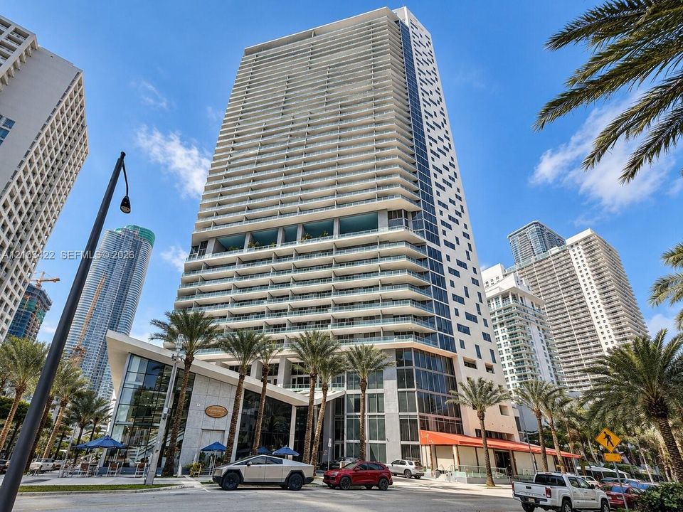 For Rent: $2,499 (0 beds, 1 baths, 362 Square Feet)
