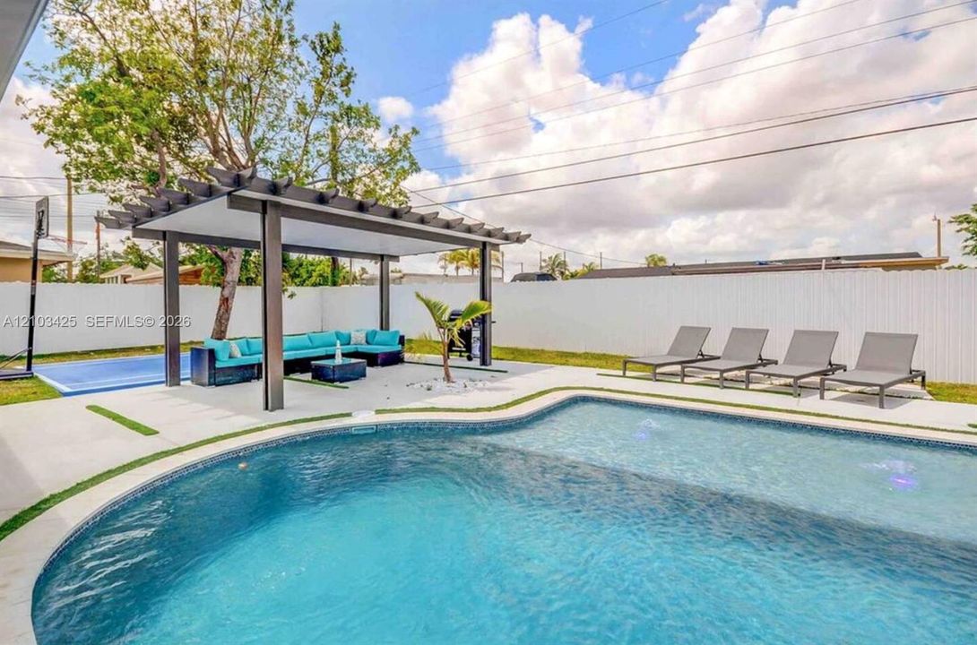 En Renta: $6,500 (5 camas, 4 baños, 1679 Pies cuadrados)