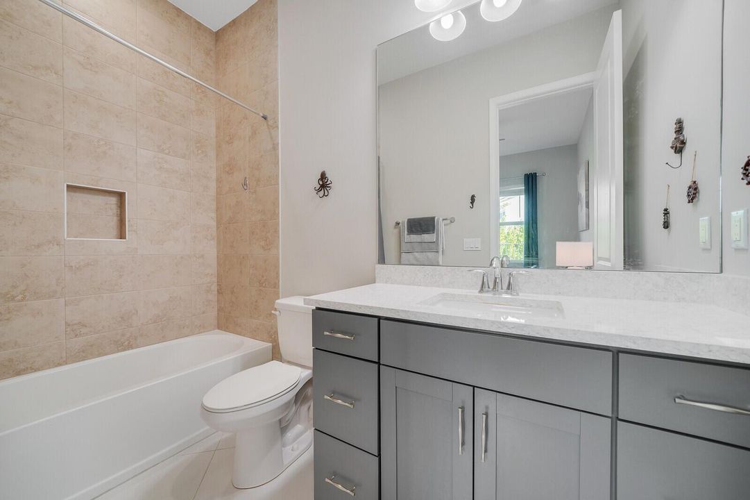 Ensuite Bathroom 3