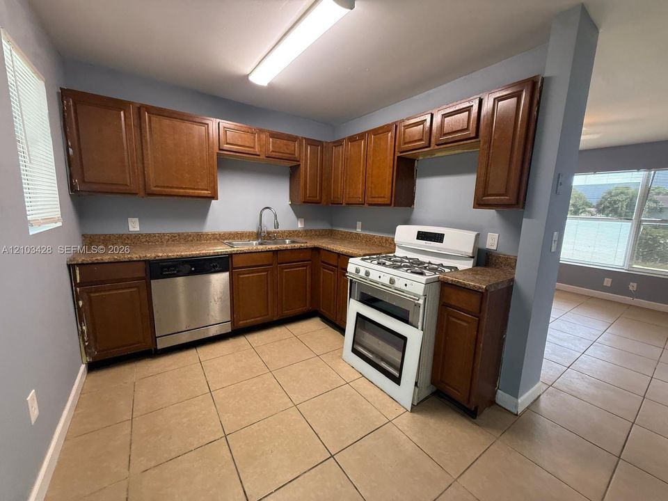 В аренду: $2,400 (3 спален, 2 ванн, 1020 Квадратных фут)
