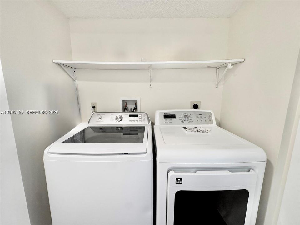 В аренду: $1,900 (2 спален, 1 ванн, 939 Квадратных фут)