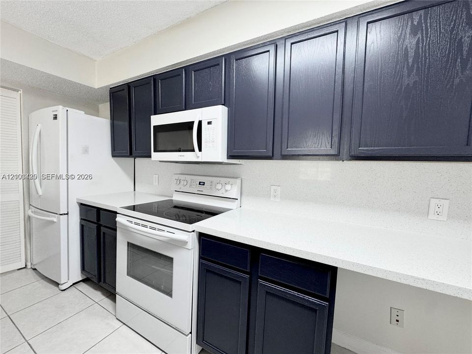 В аренду: $1,900 (2 спален, 1 ванн, 939 Квадратных фут)