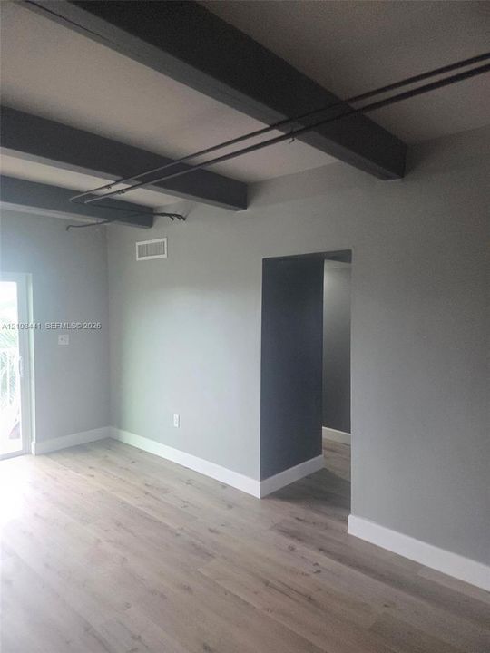 В аренду: $1,850 (1 спален, 1 ванн, 690 Квадратных фут)