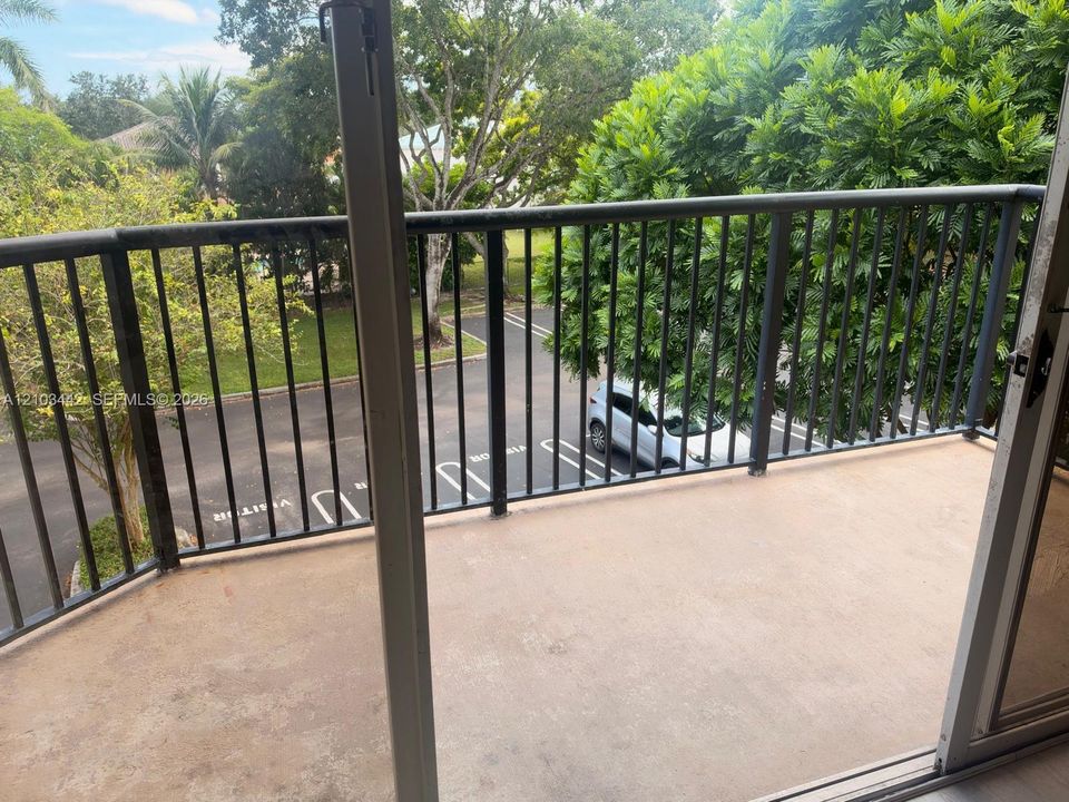 Balcony featuring a concrete surface and black metal railing