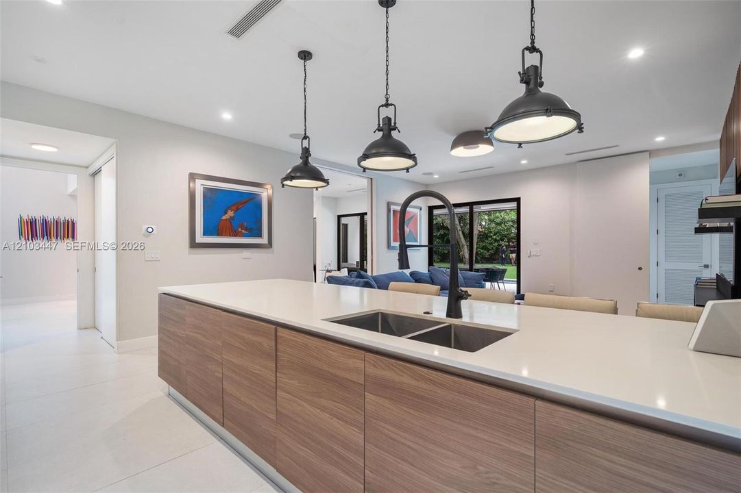 На продажу: $5,495,000 (6 спален, 5 ванн, 3962 Квадратных фут)