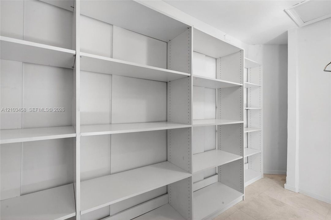 En Renta: $15,000 (4 camas, 3 baños, 2700 Pies cuadrados)