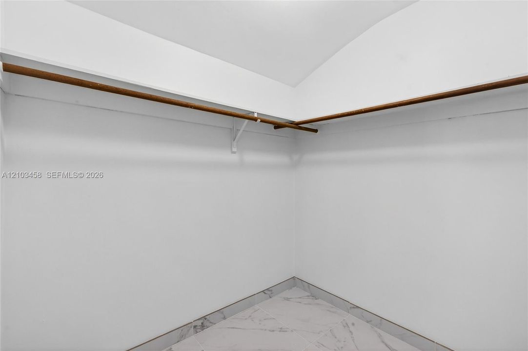 En Renta: $15,000 (4 camas, 3 baños, 2700 Pies cuadrados)