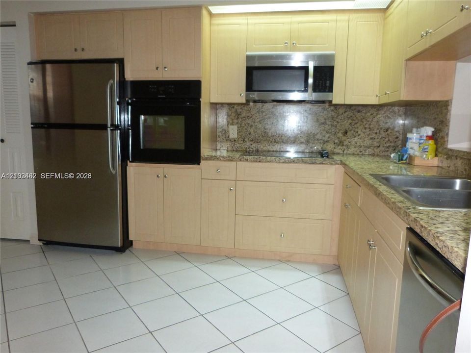 For Rent: $2,150 (2 beds, 2 baths, 1192 Square Feet)
