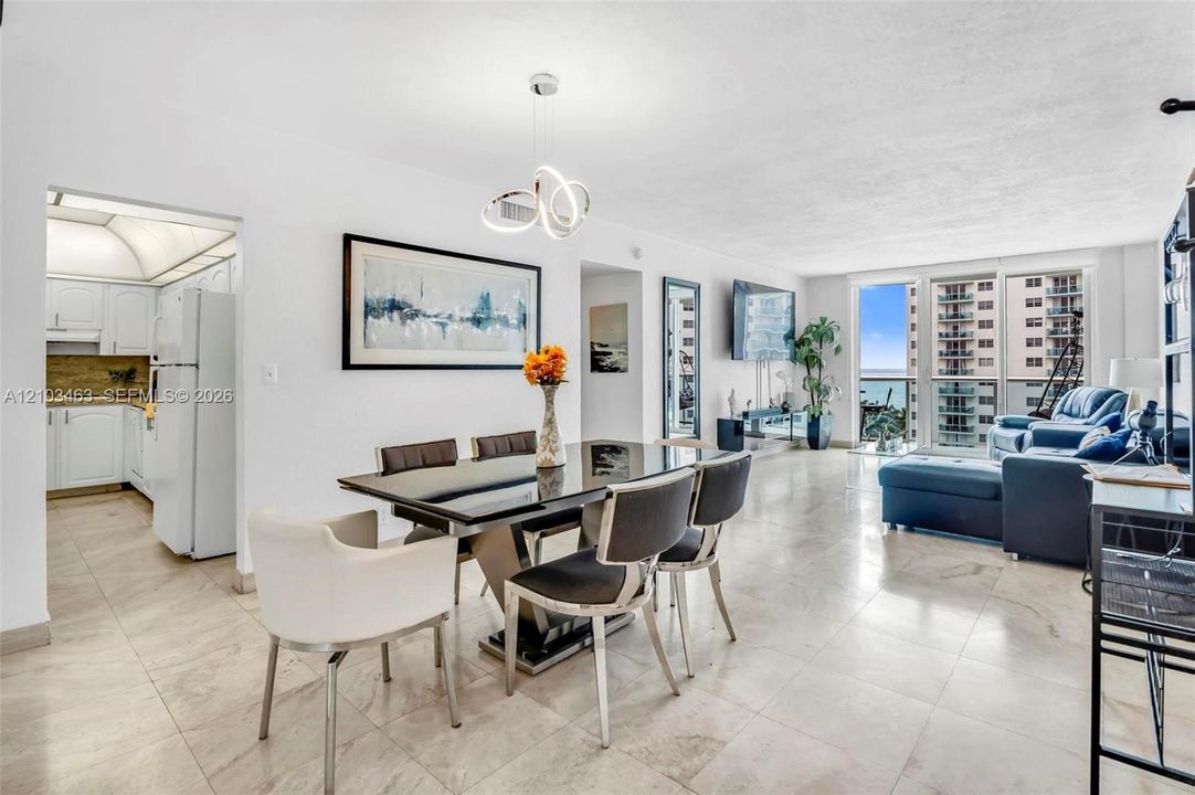 待售: $450,000 (1 贝兹, 1 浴室, 874 平方英尺)