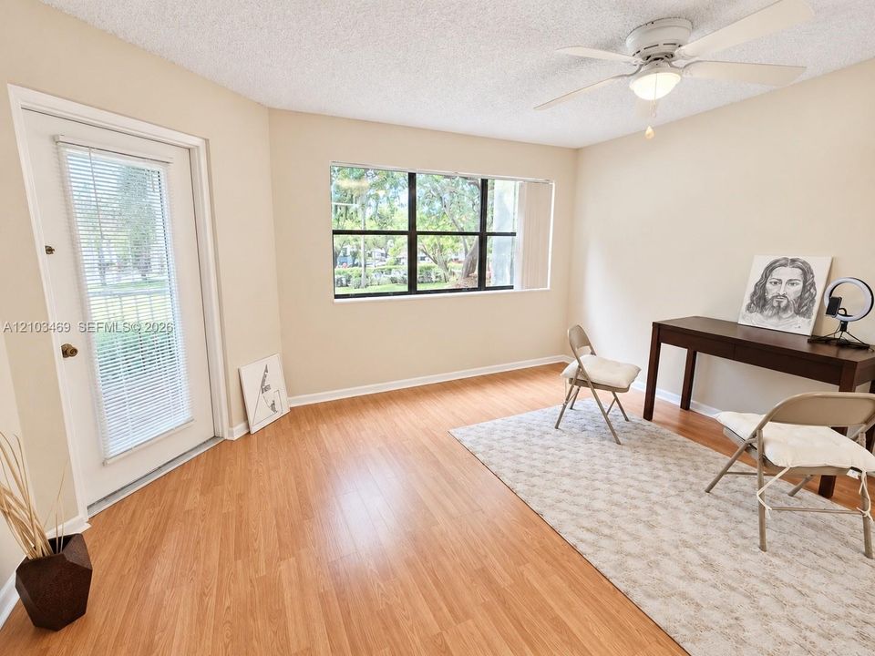 For Rent: $1,700 (1 beds, 1 baths, 650 Square Feet)