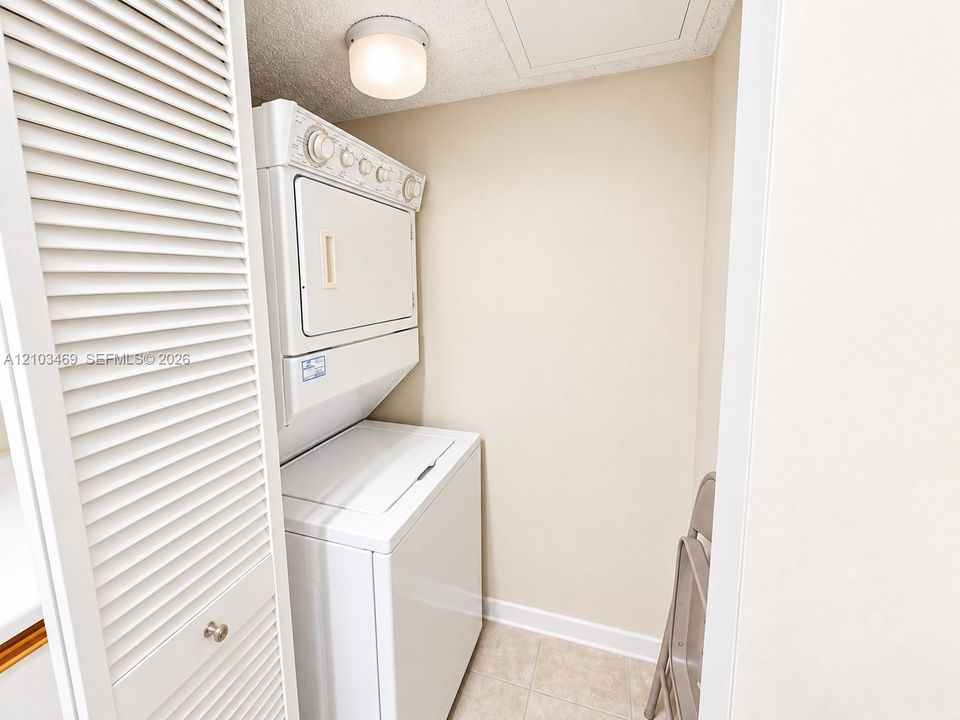 For Rent: $1,700 (1 beds, 1 baths, 650 Square Feet)