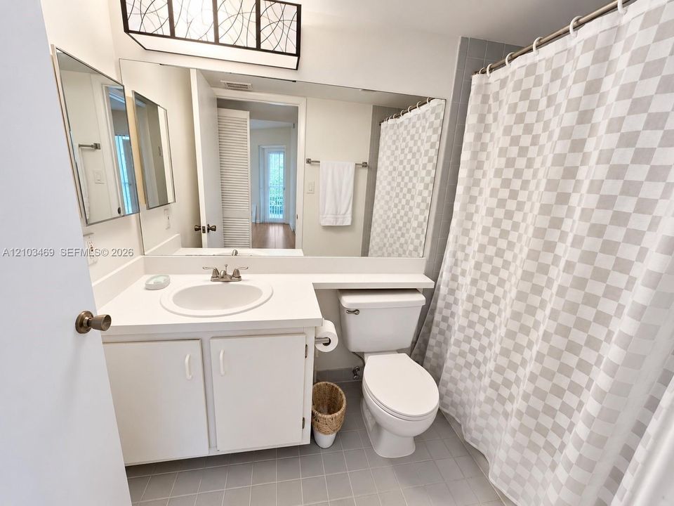 For Rent: $1,700 (1 beds, 1 baths, 650 Square Feet)