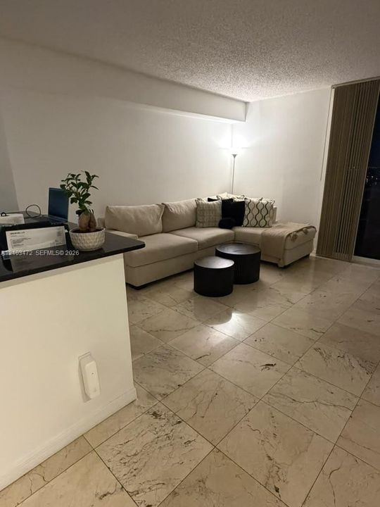 For Rent: $2,150 (1 beds, 1 baths, 685 Square Feet)