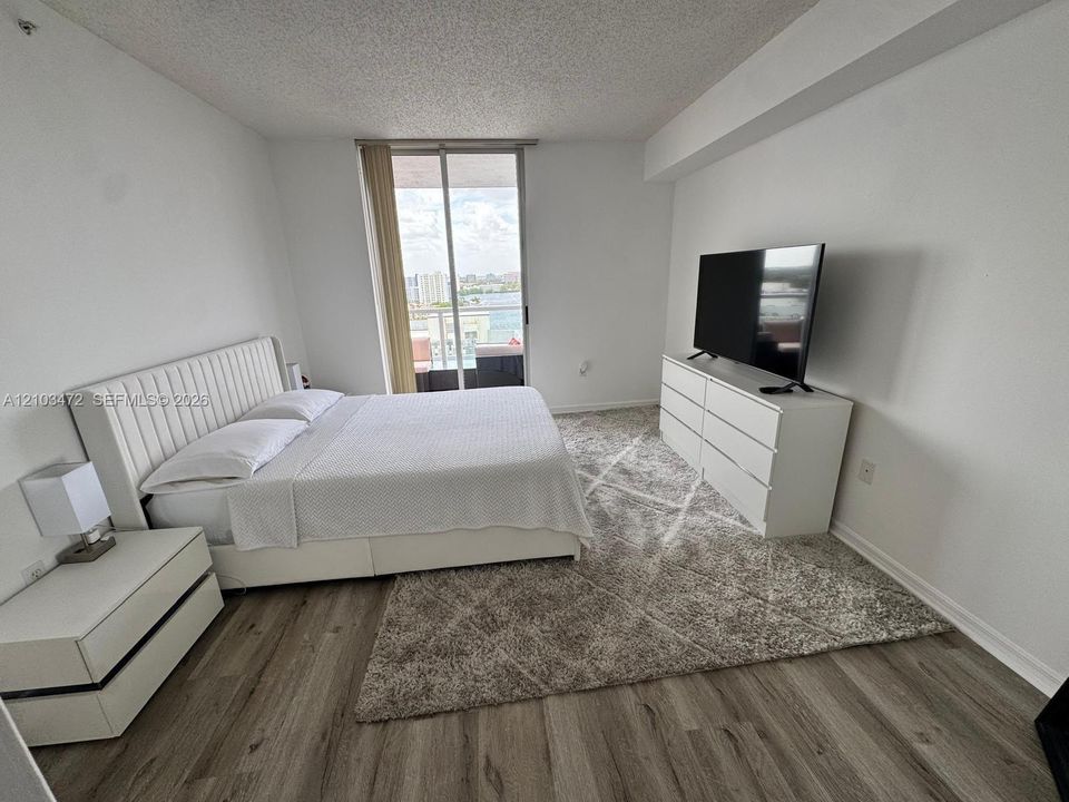 For Rent: $2,150 (1 beds, 1 baths, 685 Square Feet)