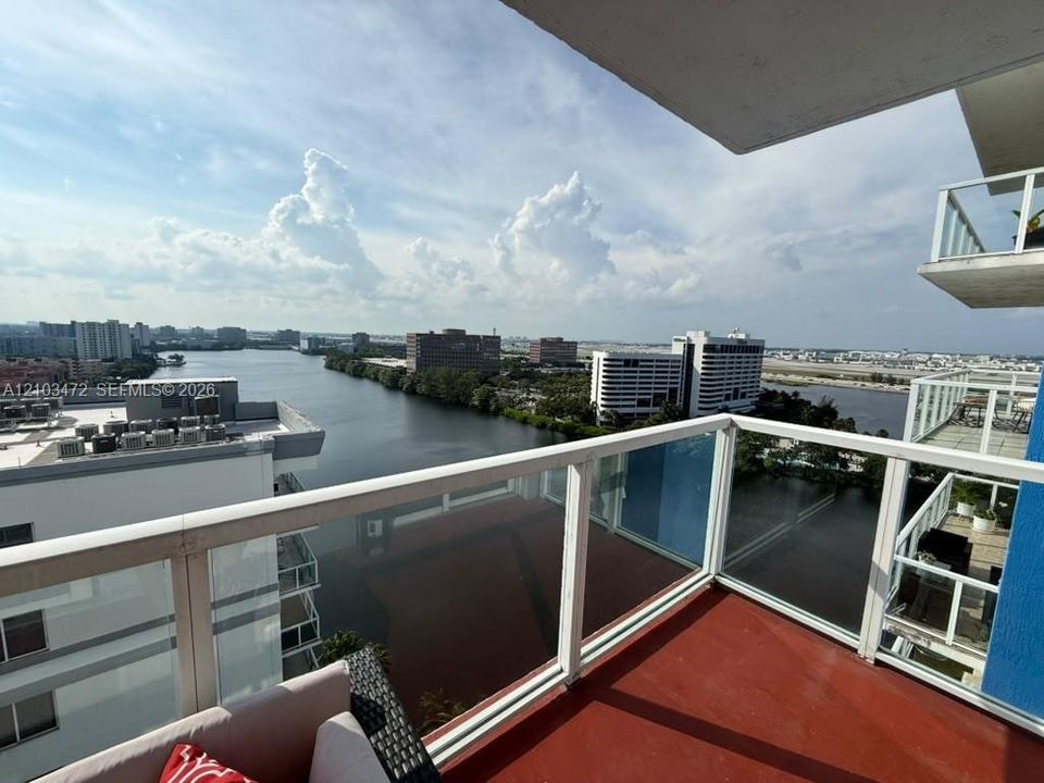 For Rent: $2,150 (1 beds, 1 baths, 685 Square Feet)