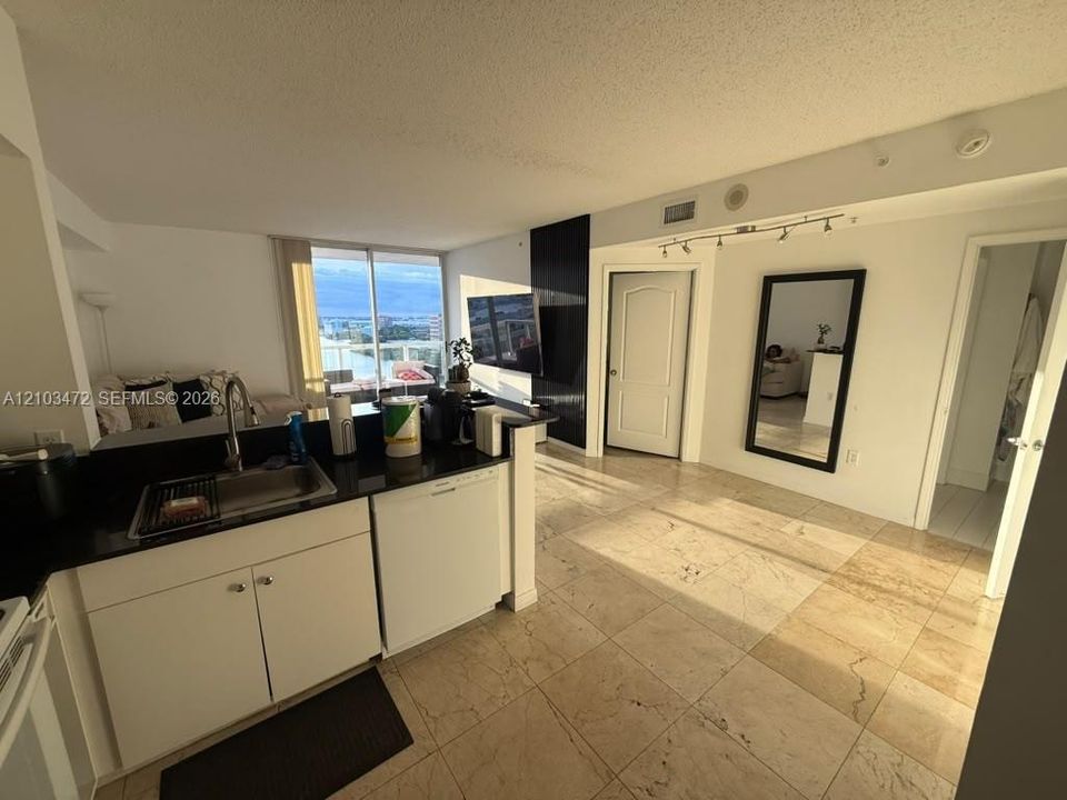 For Rent: $2,150 (1 beds, 1 baths, 685 Square Feet)