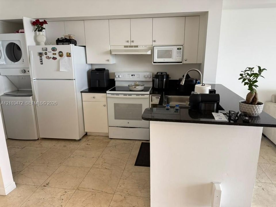 For Rent: $2,150 (1 beds, 1 baths, 685 Square Feet)