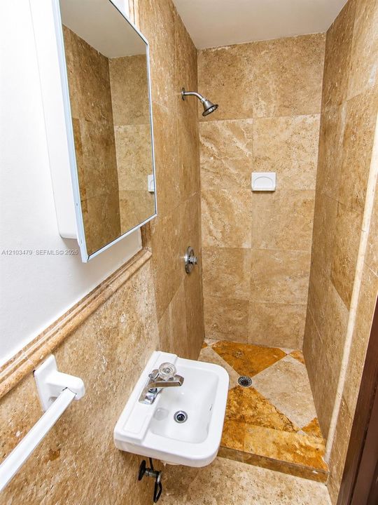 В аренду: $3,300 (3 спален, 2 ванн, 1250 Квадратных фут)
