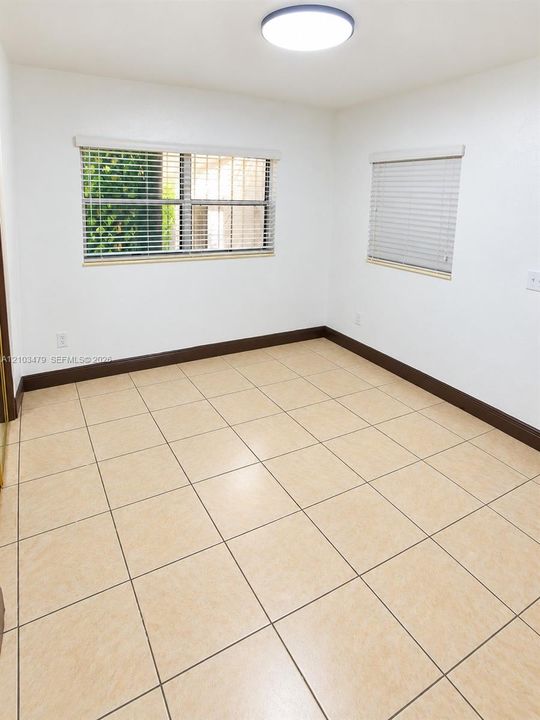 В аренду: $3,300 (3 спален, 2 ванн, 1250 Квадратных фут)