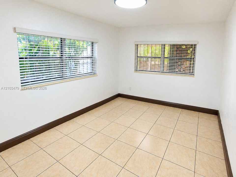 В аренду: $3,300 (3 спален, 2 ванн, 1250 Квадратных фут)
