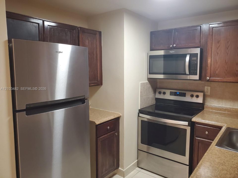 В аренду: $2,250 (2 спален, 2 ванн, 835 Квадратных фут)
