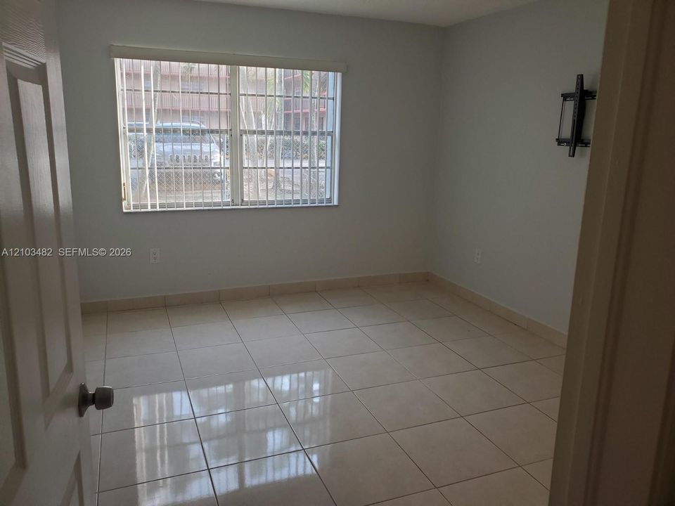 В аренду: $2,250 (2 спален, 2 ванн, 835 Квадратных фут)