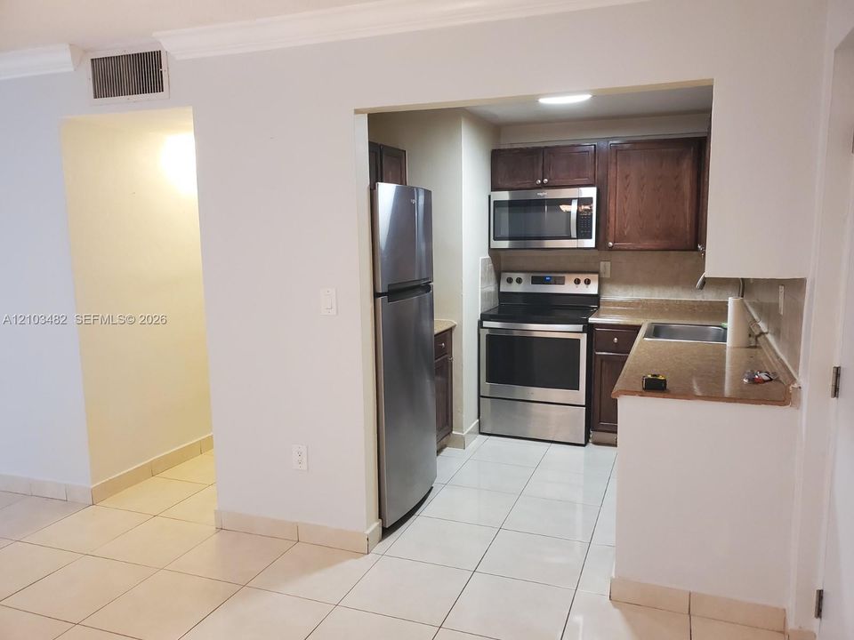 В аренду: $2,250 (2 спален, 2 ванн, 835 Квадратных фут)