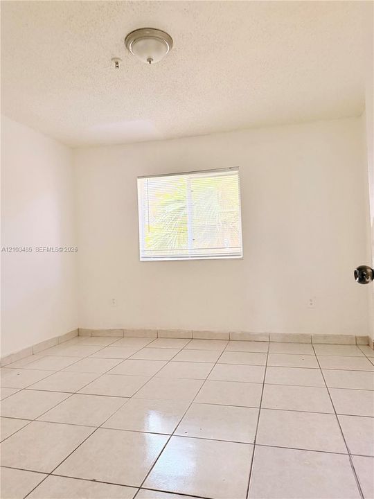 For Rent: $1,900 (2 beds, 1 baths, 826 Square Feet)