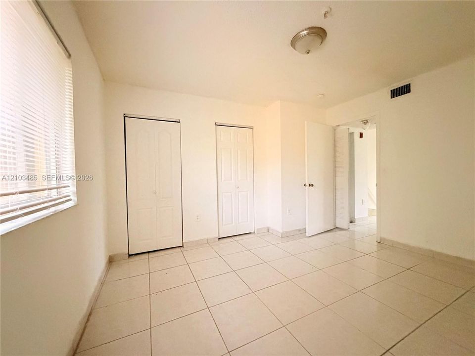 For Rent: $1,900 (2 beds, 1 baths, 826 Square Feet)