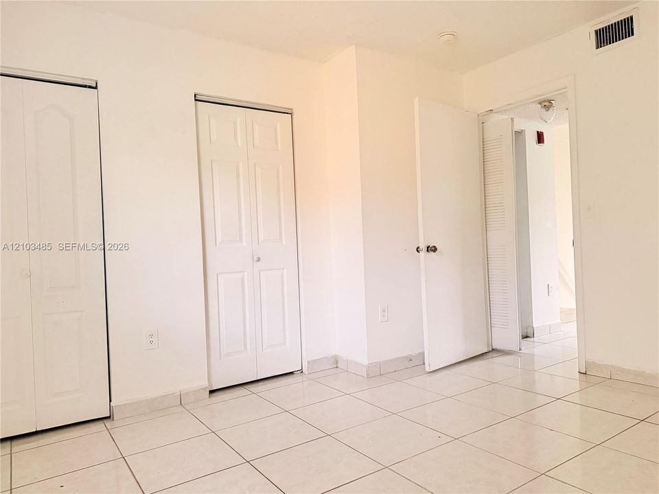 For Rent: $1,900 (2 beds, 1 baths, 826 Square Feet)