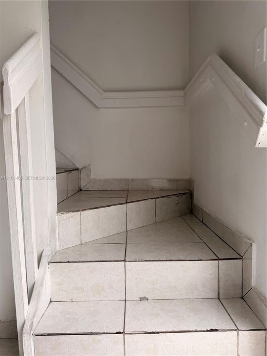 For Rent: $1,900 (2 beds, 1 baths, 826 Square Feet)