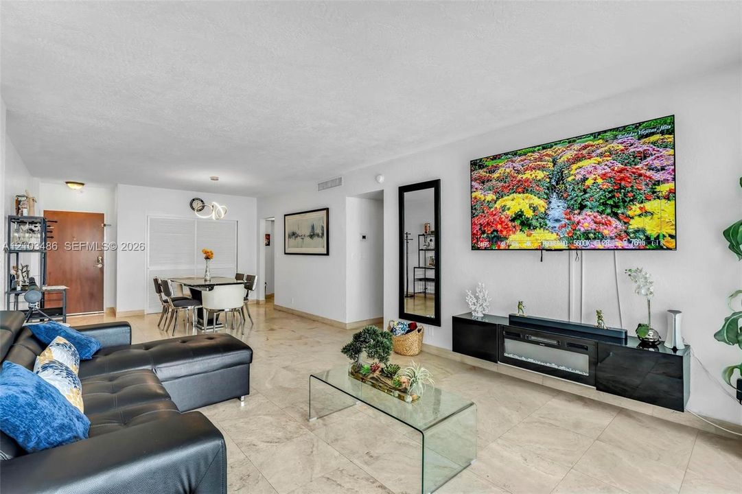 В аренду: $3,500 (1 спален, 1 ванн, 874 Квадратных фут)