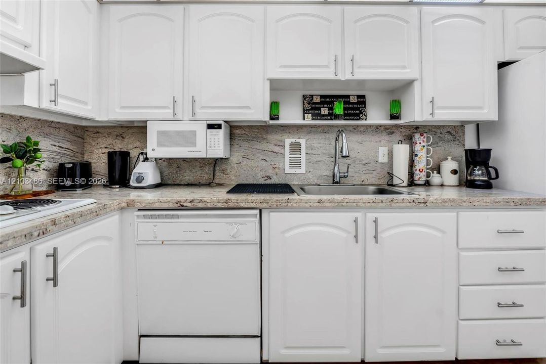 В аренду: $3,500 (1 спален, 1 ванн, 874 Квадратных фут)