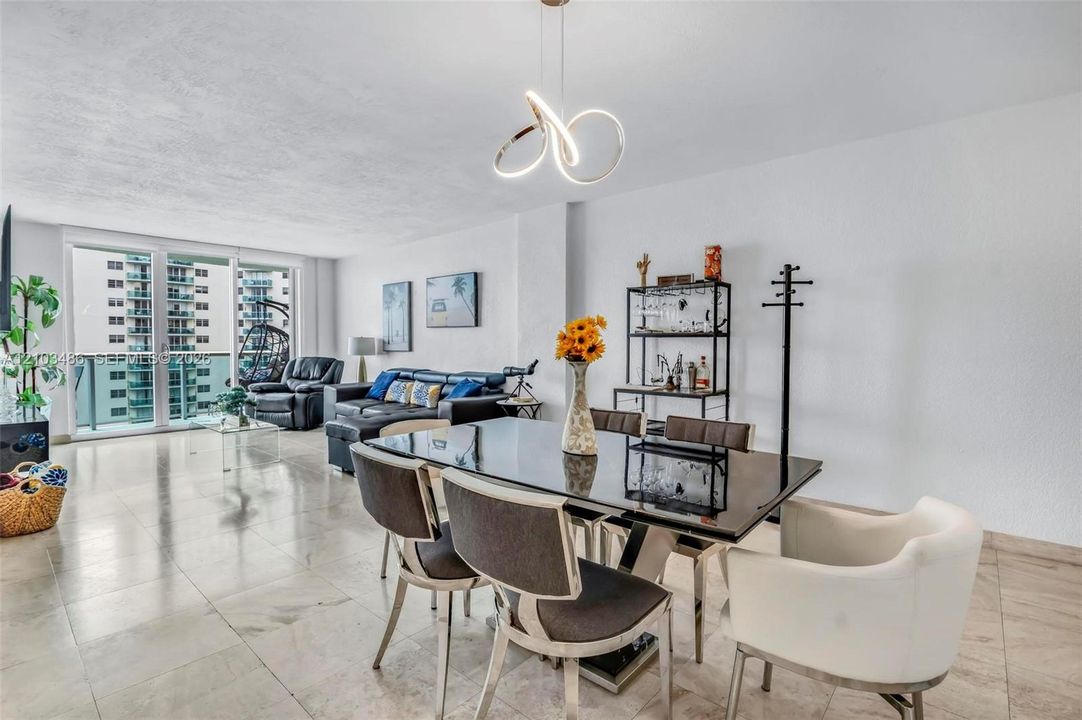 В аренду: $3,500 (1 спален, 1 ванн, 874 Квадратных фут)