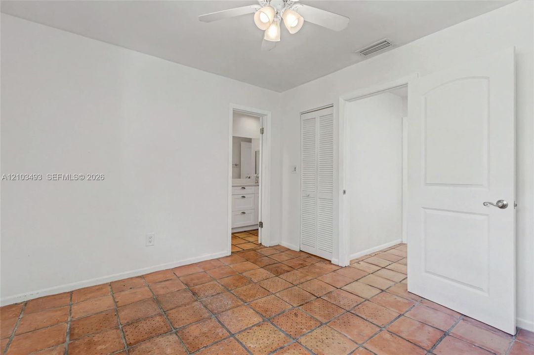 En Venta: $475,000 (2 camas, 1 baños, 1299 Pies cuadrados)