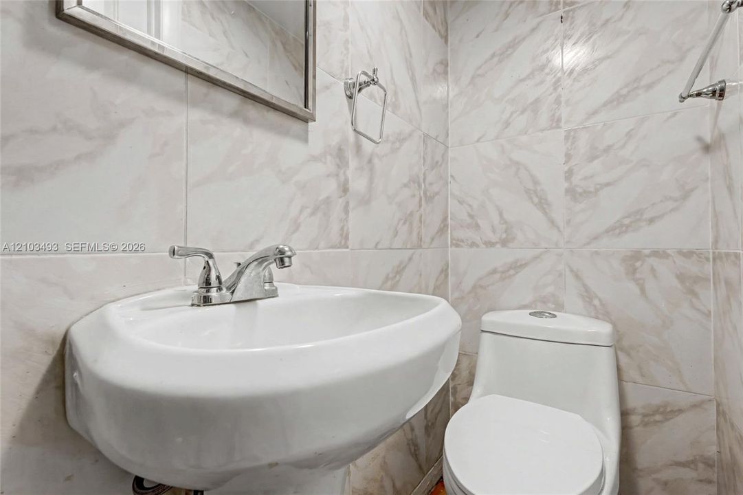 En Venta: $475,000 (2 camas, 1 baños, 1299 Pies cuadrados)