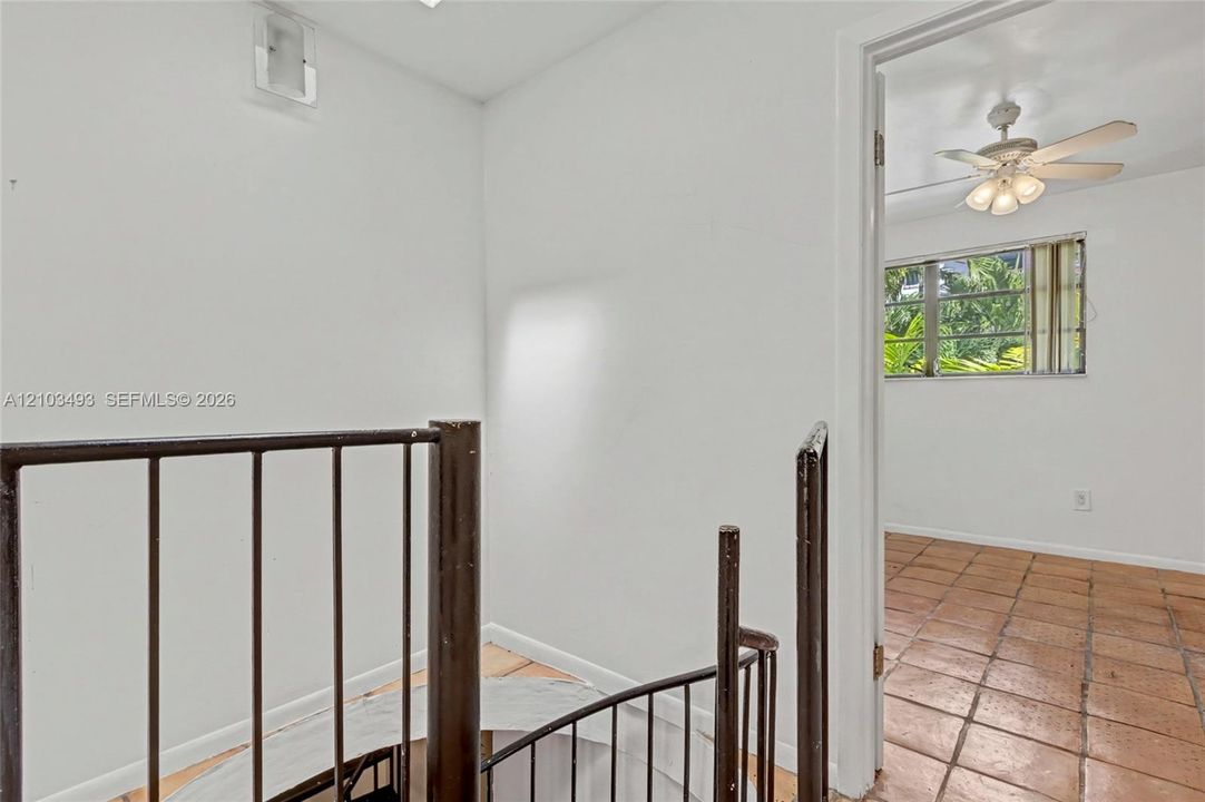 En Venta: $475,000 (2 camas, 1 baños, 1299 Pies cuadrados)