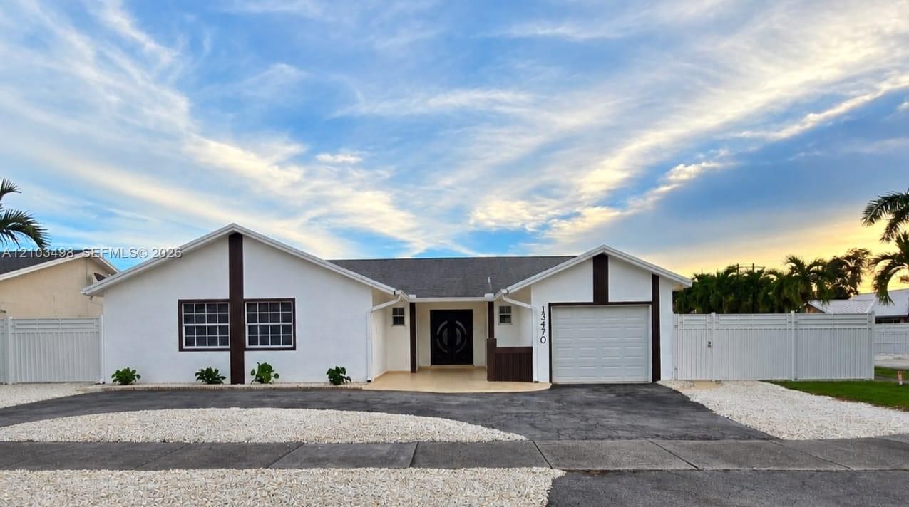 For Sale: $814,900 (6 beds, 4 baths, 1630 Square Feet)