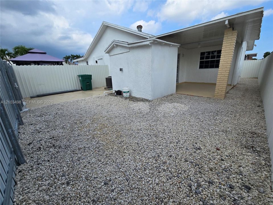 For Sale: $814,900 (6 beds, 4 baths, 1630 Square Feet)